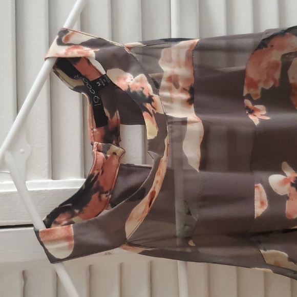 Flowy Floral Dress - Picture 5 of 14